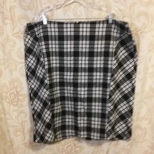 Plus size black and white plain pencil skirt